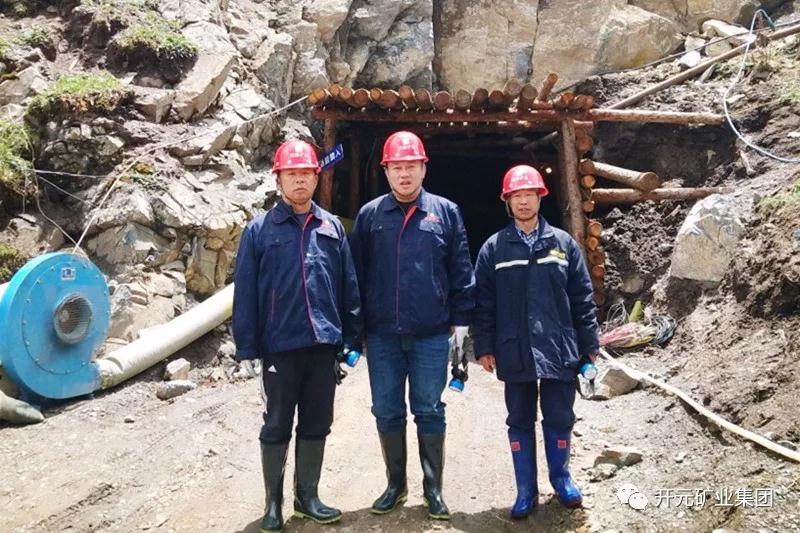 集團副總張海濤蒞臨興海銅鑫生產(chǎn)一線指導(dǎo)工作